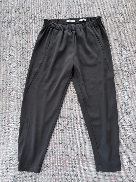 Babaton Pants - Babaton Aritzia Dexter pants dressed joggers army green S ankle cropped